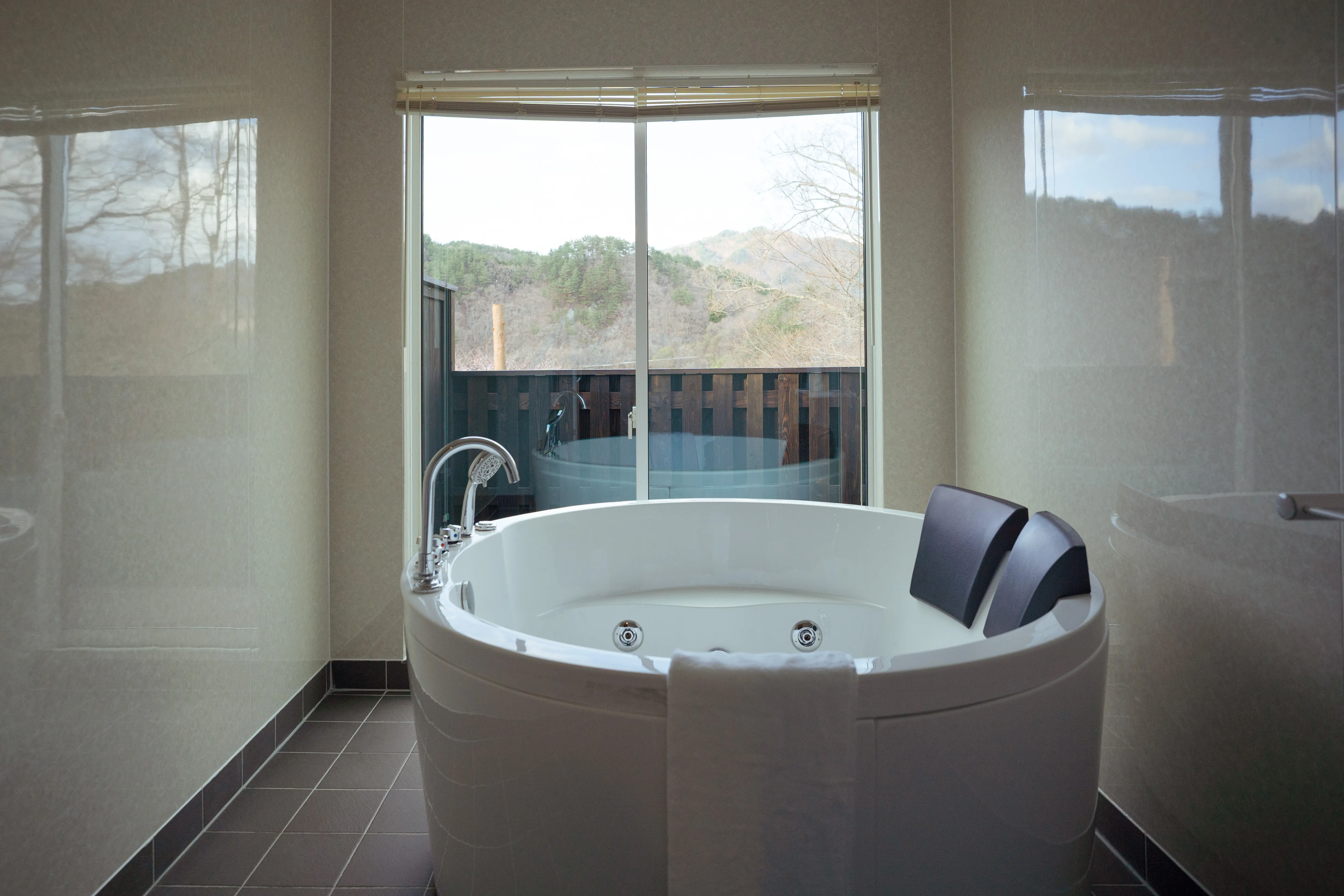 グランピング モア